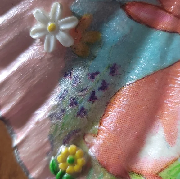 Decorative Pink Shell with Rabbit and Flowers - Picture 3 of 7